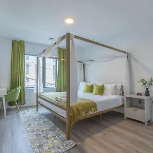 Spacious Airport Suite: Two-bedroom Comfort With Laundry Orange